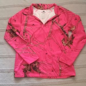 Mossy Oak pink half zipper pullover.
